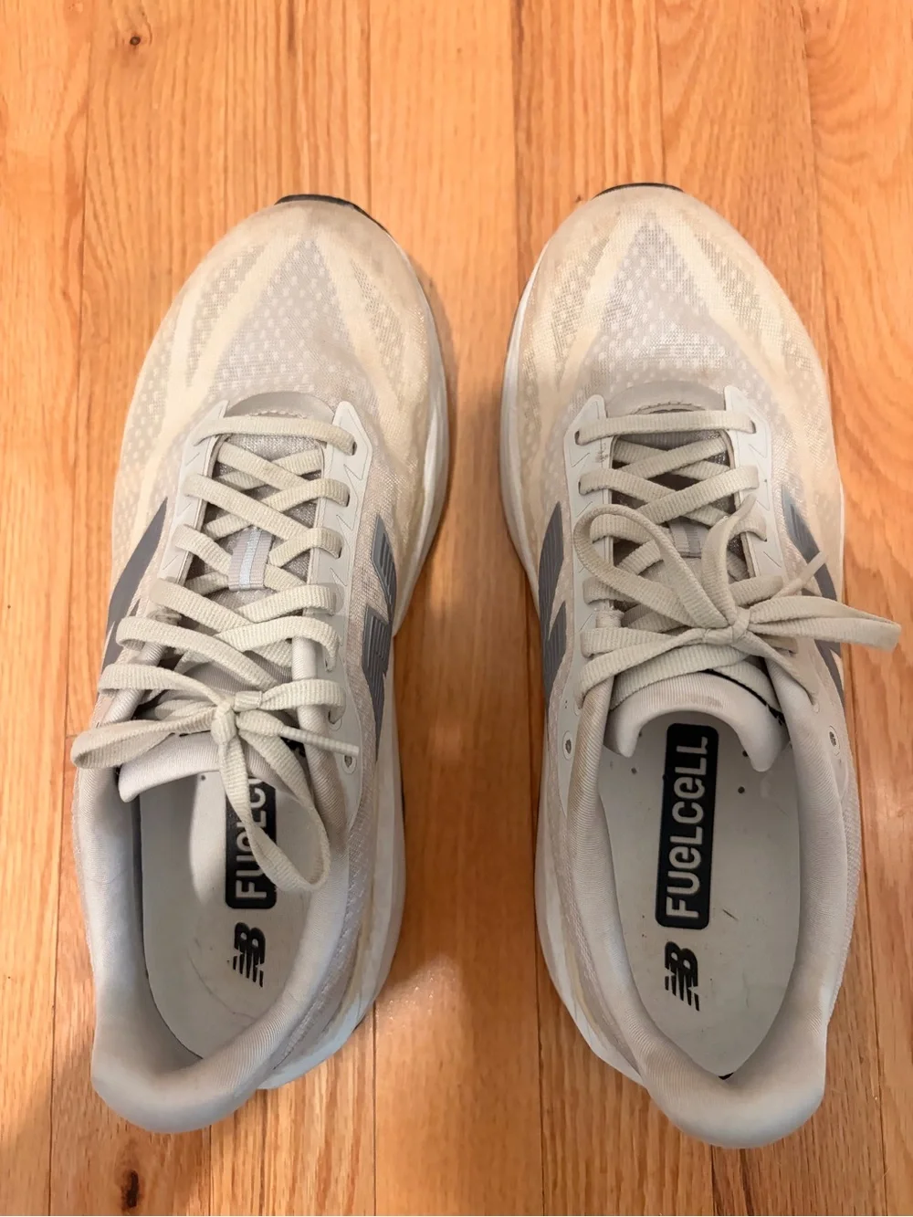 New Balance women’s fuel cell Light Gray/white Running Shoes